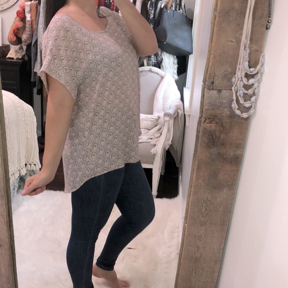 Torrid size 1X pink modern print top - Picture 2 of 6